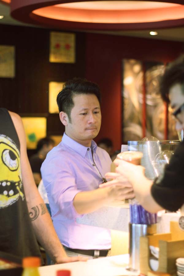 Bằng Kiều 'chuẩn men' ở Singapore sau đồn thổi về 'tình mới' - ảnh 10
